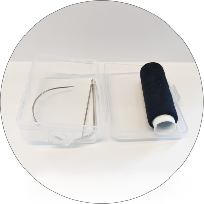 Lanka ja neula (Musta)